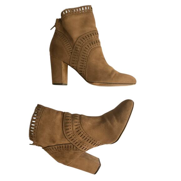 ISOLA ANKLE BOOTS Womens 6.5 Evoda Taupe Suede Laser Cut Pinked Edge Bootie - Picture 11 of 14